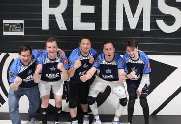 L'équipe d'Esport Virtual Arena, célébrant la victoire d'une compétition
