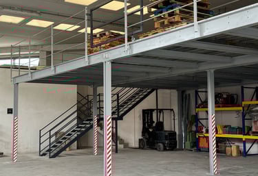 soppalco di un magazzino