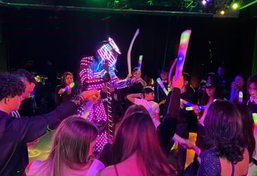 alt="hora loca show dancers and robot in DC event"