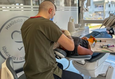 Girne, Kıbrıs’ta uzman diş hekimi Dr. Dt. Kemal Güldüren | Diş teli, ortodonti, şeffaf plak. 