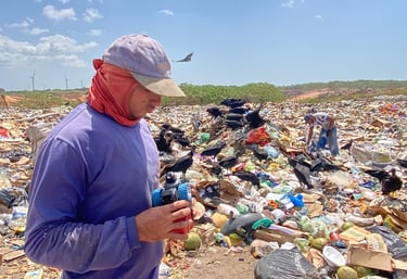 Catadores no lixão de Trairi
