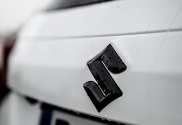 emblema neagra suzuki