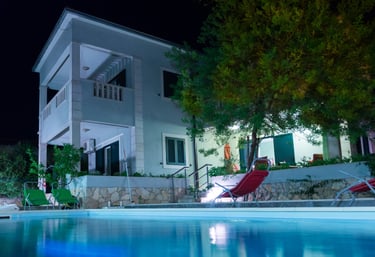 Prekrasna vila s bazenom u Supetru