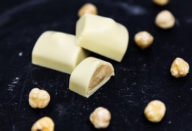 Witte chocolade op een schaaltje