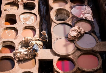 tanneries traditionnelles, artisanat cuir Maroc, Dar Dbagh Fès.