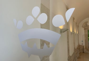 Logo effet verre dépoli pour un musée.