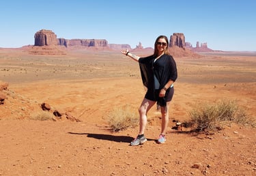 Marie, votre travel planner devant Monuments Valley aux Etats-Unis