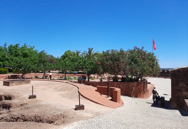 binnenplaats prachtg fort in Silves Portugal