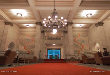 Interior elegante do Grande Hotel de Araxá, um marco histórico com acomodações luxuosas