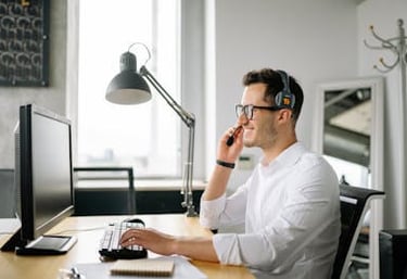masaj koltuğu için ücretsiz expertiz hizmeti veren adam