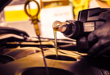 Serviço de troca de óleo realizado com especificação do fabricante em oficina mecânica de São José d