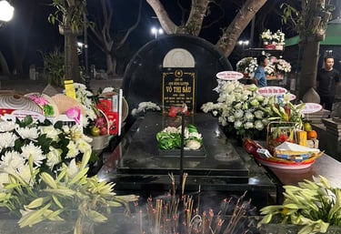 mo-co-vo-thi-sau-con-dao