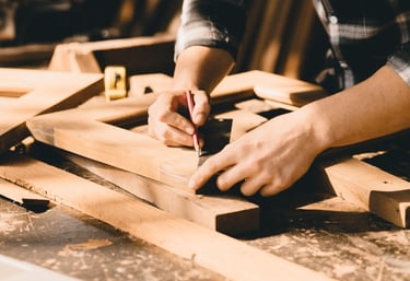 Travail du bois en formation professionnelle d'ébénisterie
