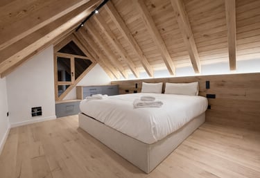 diseñadora de interiores en Val d’Aran proyecto de dormitorio con madera natural y diseño cálido