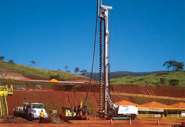 A hélice contínua é uma técnica moderna que garante fundações sólidas, ideais para projetos que exig