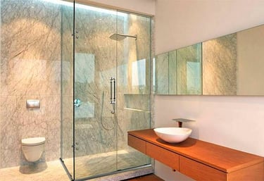 Instalação de boxes de vidro (correr, abrir, canto) sob medida, com foco em funcionalidade e design.