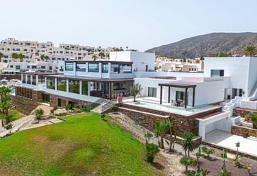 Arcilla restaurant in Macenas within walking distance from Casa Bella Vista, Macenas