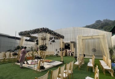 Large entrance cum hall