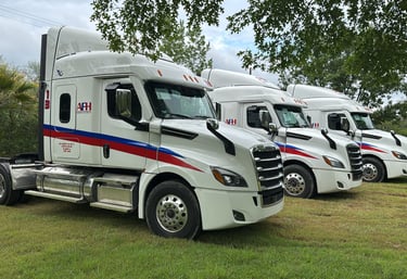 Camiones de transporte refrigerado de AFH Logistics en Allende