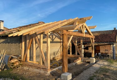 extension avec mur à colombage et charpente traditionnelle