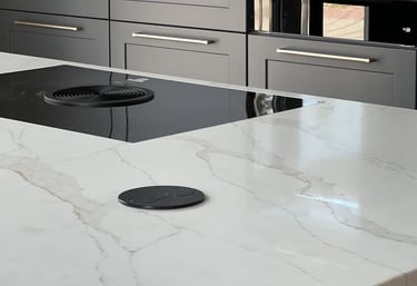 "šviesus kvarco stalviršis virtuvei"