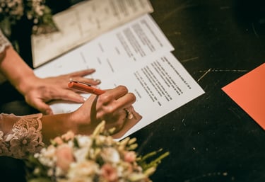 Fotografía profesional de boda civil en Badalona, momentos reales y naturales.