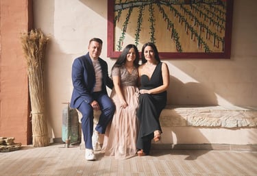 photo de famille prise lors d’une réunion en provence, ambiance chaleureuse et conviviale