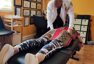 Quiropráctico entregando terapia en viña del mar Chile