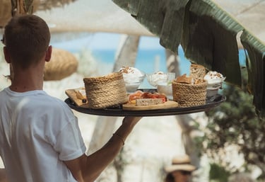 Desserts gourmands servis à Playa Amor : pâtisseries et douceurs sucrées en bord de mer