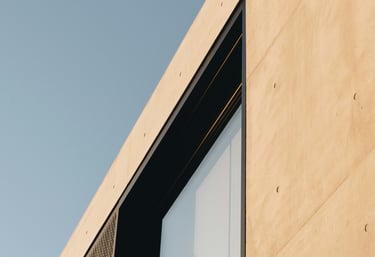 Ventana de aluminio de alta calidad en edificio de concreto