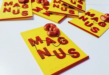 a bunch of cards with apples on them