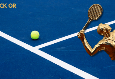Balle de tennis sur surface dur avec trophée – Grégoire Denis tennis junior France