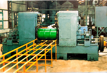 Steel drum manufacturing process at Pakistan Drums – precision welding, double-seamed lids, 