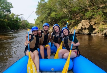 rafting rio fonce con grupo de chicas 