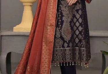 Pakistani female model wearing elegant women fashion outfit by LOOKOFME