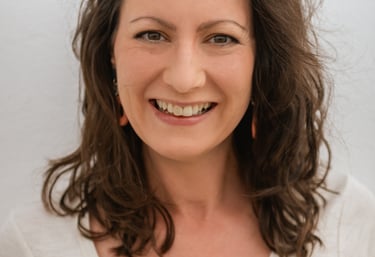 Portrait-Bild der Yogalehrerin Martina Riedl