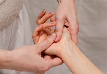 Masaje de manos evoca relajación