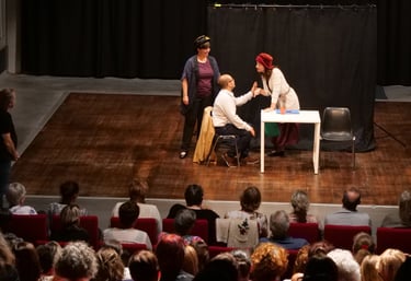 forum accueil handicapé 3 personnes sur scène