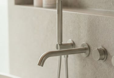 Fliesenleger mit großen Fliesen in Mühldorf am Inn