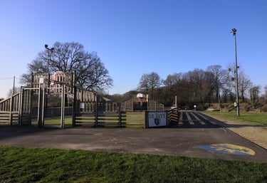 Vue sur le City, près de la mairie de Chasné