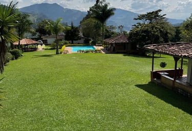 Casa para internos con naturaleza piscina buen ambiente