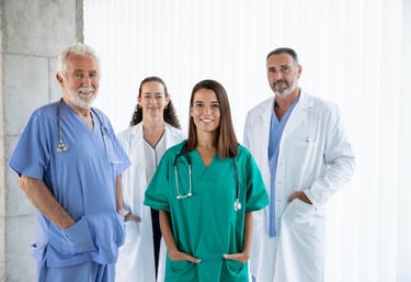 Uniformes sanitarios cómodos y funcionales para clínicas, hospitales, dentistas y profesional salud