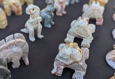 Animaux sculptés en pierres naturelles