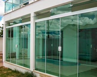 porta balcão de vidro