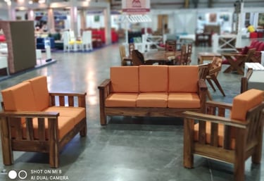 Sofás de madeira restaurados com design clássico em Limeira