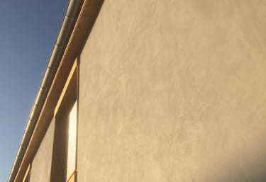 enduit à lachaux et au plâtre en extérieur