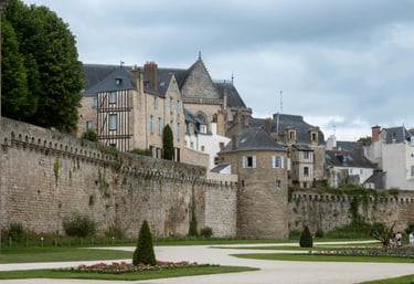 rempart de la ville de vannes en bretagne