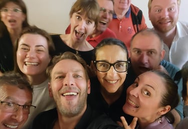 Groupe d'élèves cours de théâtre comique comedy Paris — Comic Academy