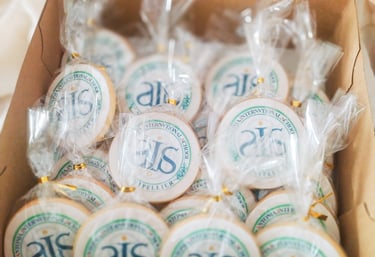 Assortiment de sablés personnalisés décorés à la main pour des occasions spéciales