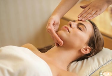 Faciales perzonalizados para limpiar, hidratar, rejuvenecer y regenerar la piel.